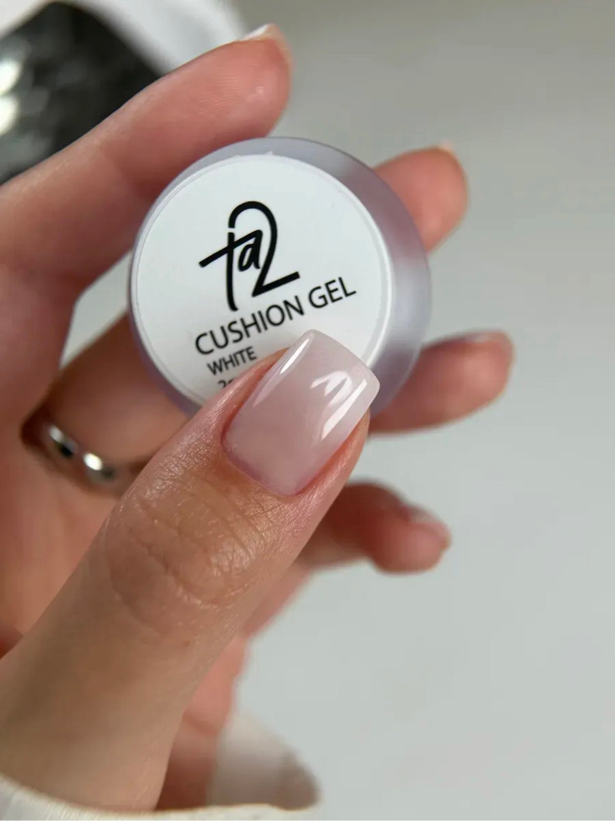 Ta2 CUSHION GEL White – Gradient Gel Paint 2g | NailProUSA